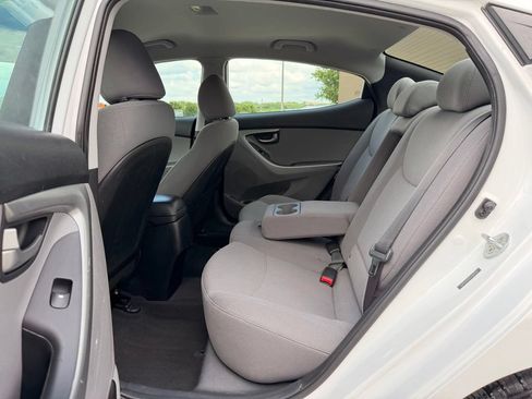 Used 2015 Hyundai Elantra SE FWD image 5