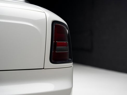 Used 2013 Rolls-Royce Phantom Drophead Coupe image 32