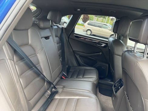Used 2018 Porsche Macan AWD/4WD image 23