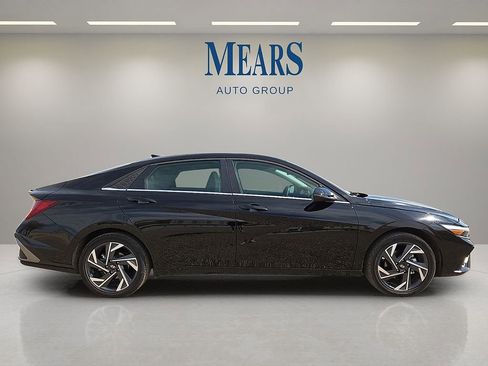 Used 2025 Hyundai Elantra Limited image 6