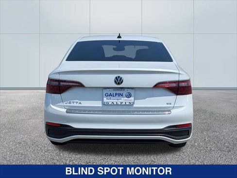 Used 2023 Volkswagen Jetta SE w/ Panoramic Sunroof Package FWD image 4