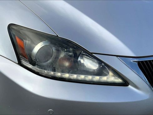 Used 2015 Lexus IS 250C image 26