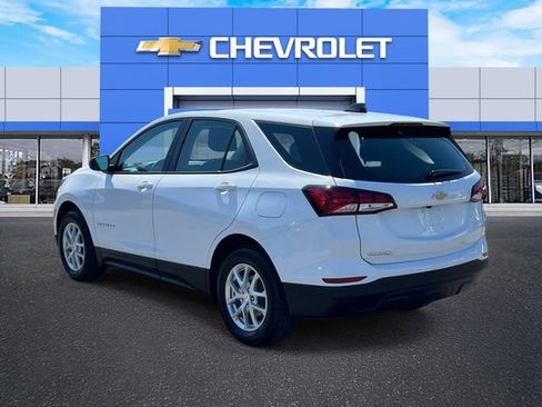 Used 2023 Chevrolet Equinox LS w/ Driver Confidence II Package FWD image 5