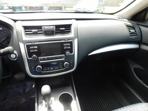 Used 2017 Nissan Altima 2.5 SV w/ Convenience Package FWD image 7