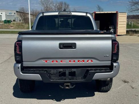 Used 2018 Toyota Tacoma TRD Off-Road w/ Technology Package image 6