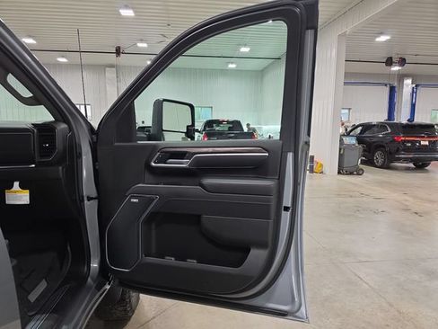 Used 2025 Chevrolet Silverado 3500 LTZ AWD/4WD image 32