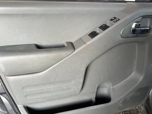 Used 2020 Nissan Frontier SV image 10