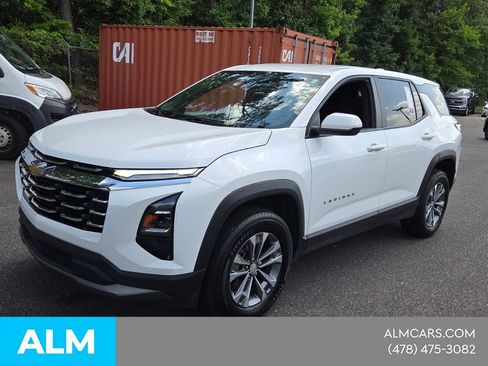 Used 2025 Chevrolet Equinox LT FWD image 3