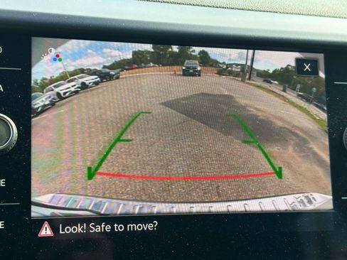 Certified 2022 Volkswagen Taos SE w/ Panoramic Sunroof Package image 25