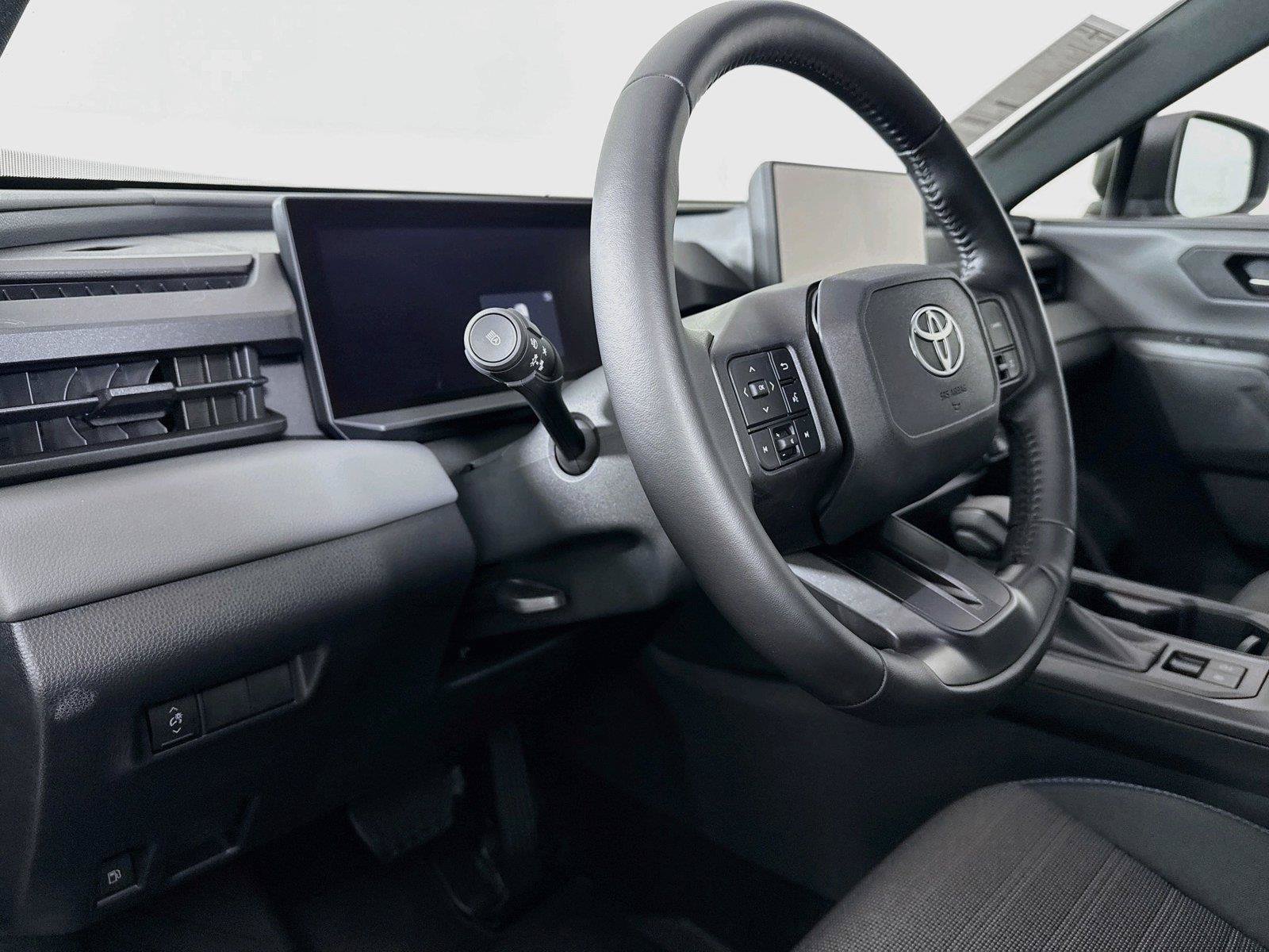 Used 2026 Toyota RAV4 SE w/ Weather Package AWD/4WD image 4