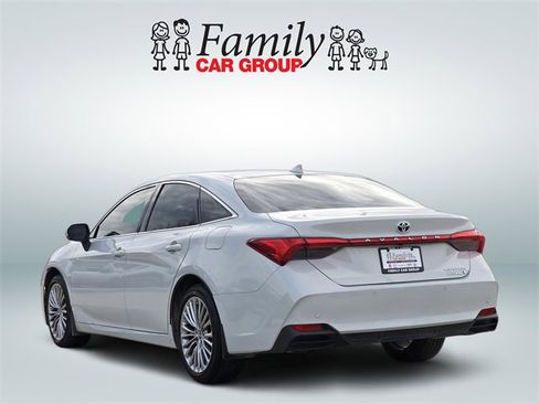 Used 2022 Toyota Avalon Limited image 3
