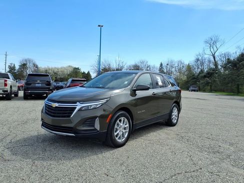 Used 2023 Chevrolet Equinox LT FWD image 3
