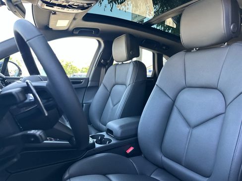 New 2026 Porsche Macan AWD/4WD image 5