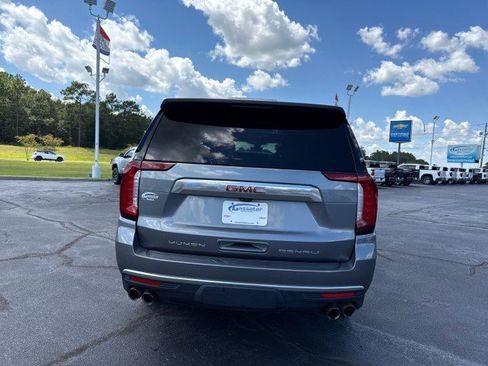 Used 2021 GMC Yukon XL Denali w/ Denali Premium Package image 4