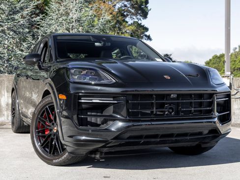 Certified 2025 Porsche Cayenne GTS AWD/4WD image 9