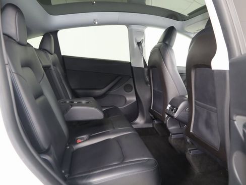 Used 2021 Tesla Model Y Long Range image 15