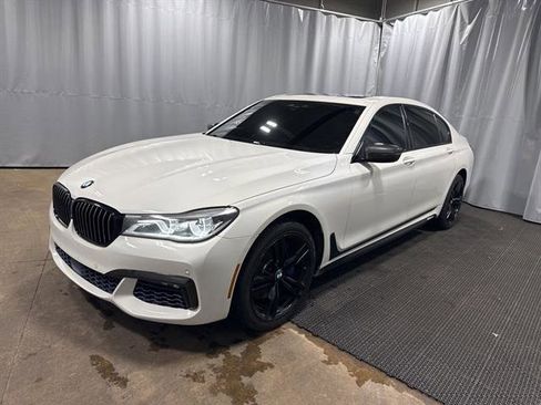 Used 2018 BMW 750i xDrive image 9