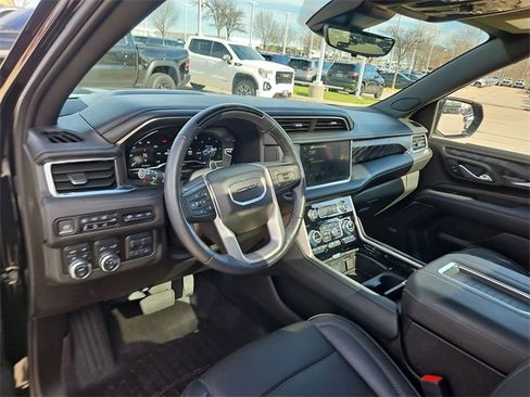 Used 2024 GMC Yukon XL Denali w/ Denali Reserve Package image 10