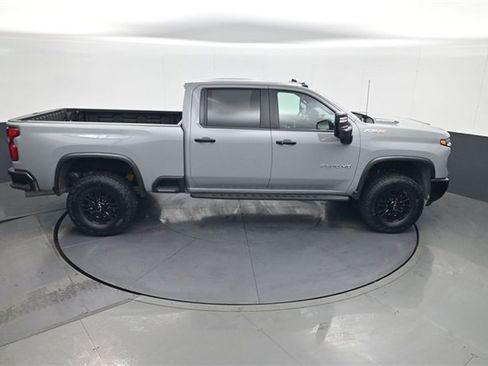 Used 2024 Chevrolet Silverado 2500 ZR2 w/ Technology Package image 16