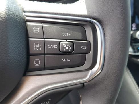 Used 2024 Jeep Wagoneer Series II w/ Convenience Group I AWD/4WD image 16