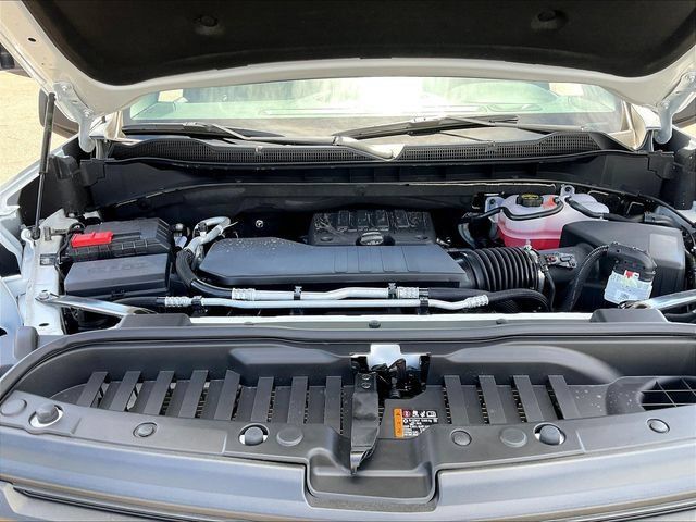 Used 2026 Chevrolet Silverado 1500 Custom Trail Boss w/ Turbomax Blackout Package AWD/4WD image 14