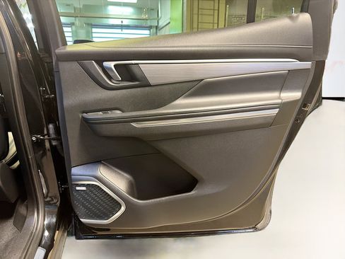 Used 2025 Buick Enclave Preferred image 31