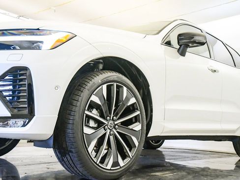 New 2026 Volvo XC60 B5 Ultra w/ Climate Package PRO AWD/4WD image 10