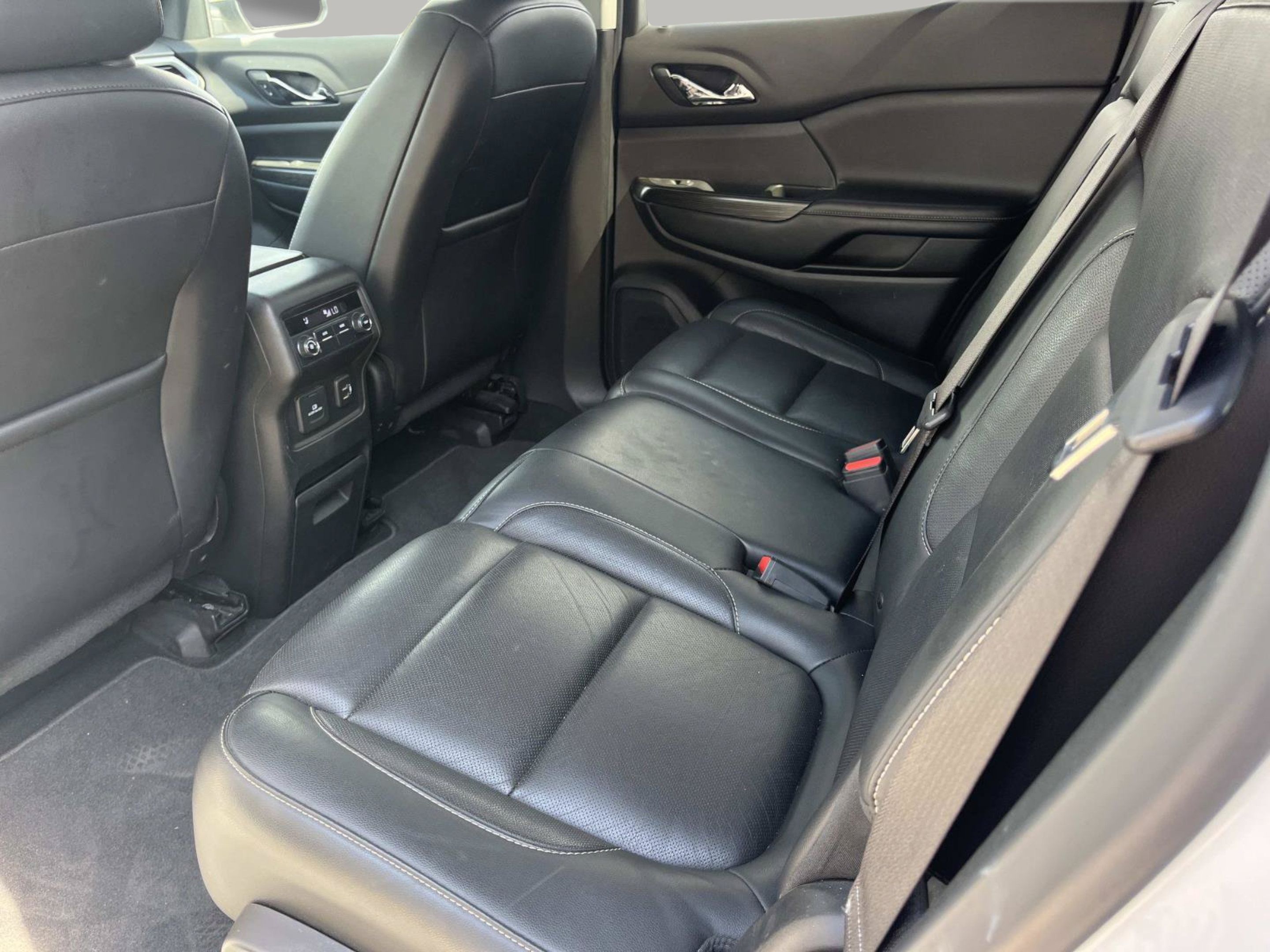 Used 2019 GMC Acadia SLT FWD image 18