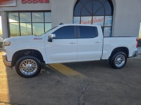 Used 2021 Chevrolet Silverado 1500 LT w/ Z71 Off-Road Package image 4