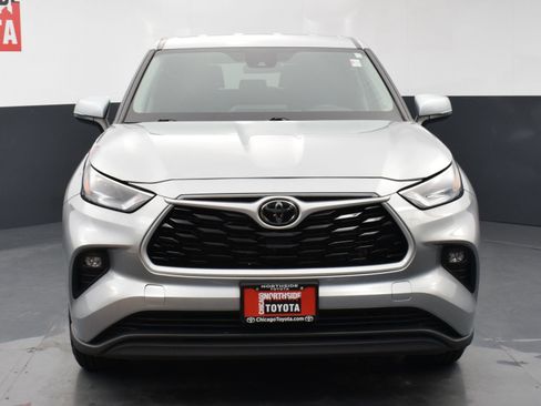 Used 2024 Toyota Highlander LE AWD/4WD image 7