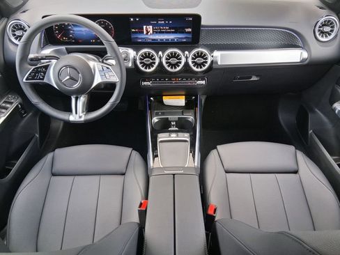 New 2026 Mercedes-Benz GLB 250 image 11