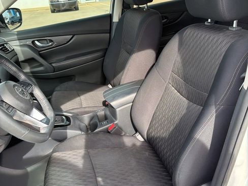 Used 2018 Nissan Rogue SV image 19