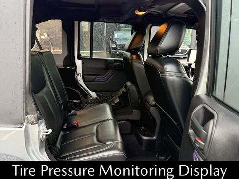 Used 2014 Jeep Wrangler Unlimited Rubicon image 16