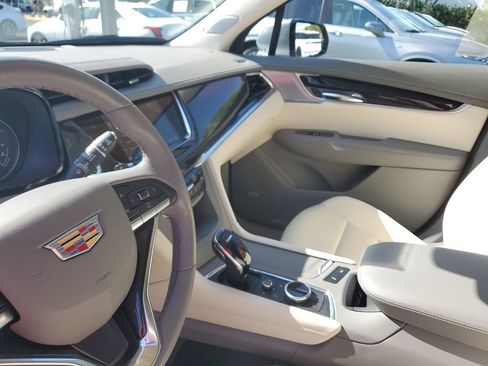 Certified 2024 Cadillac XT6 Premium Luxury w/ Technology Package FWD image 23