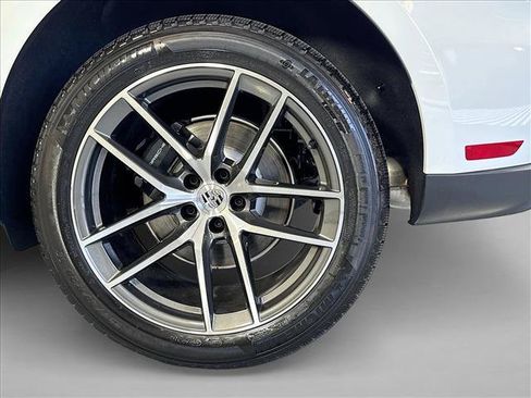 Used 2026 Porsche Macan AWD/4WD image 24