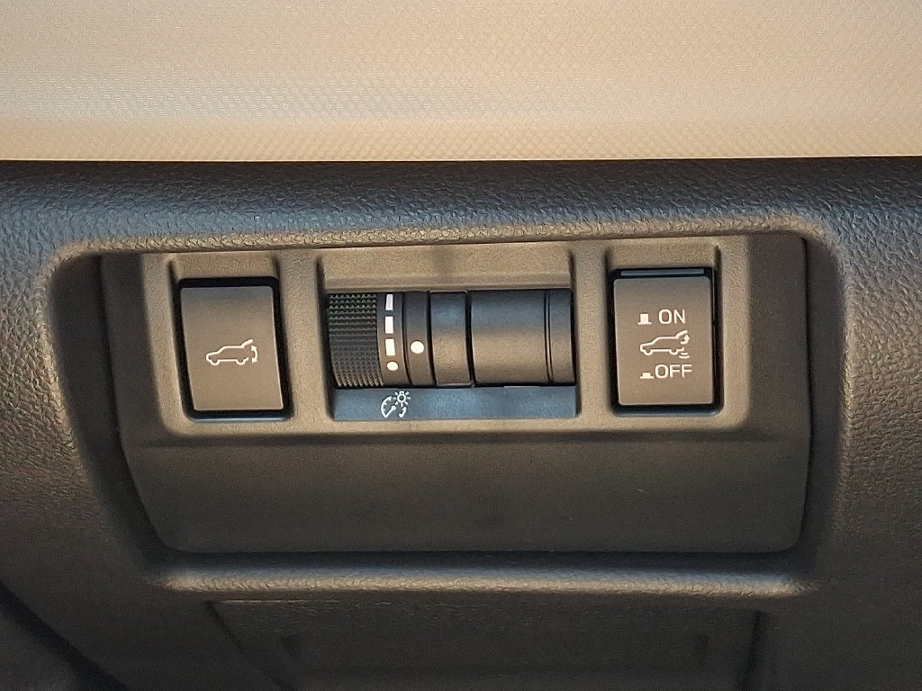 Used 2025 Subaru Forester Premium AWD/4WD image 24