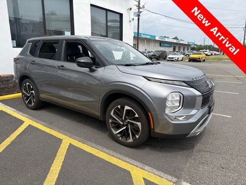 Used 2022 Mitsubishi Outlander SE AWD/4WD image 1