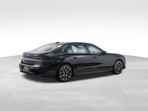 Used 2026 BMW 750e xDrive w/ Executive Package image 5