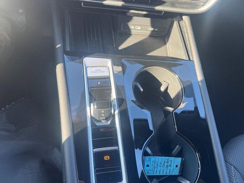 Used 2025 Volkswagen Atlas Cross Sport SE image 20