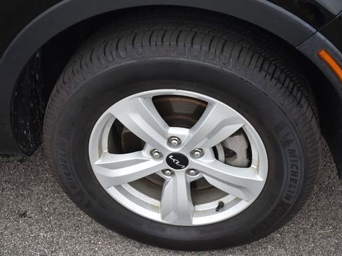 Used 2023 Kia Sorento LX AWD/4WD image 11