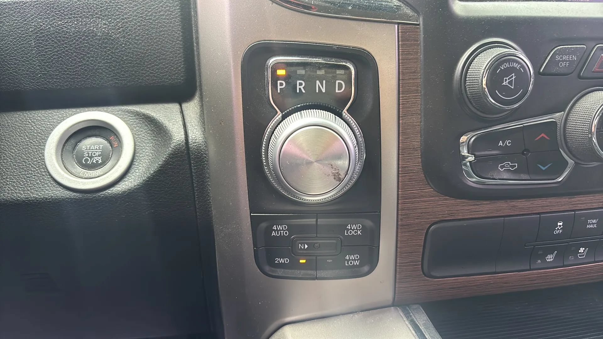 Used 2014 RAM 1500 Laramie w/ Convenience Group AWD/4WD image 24