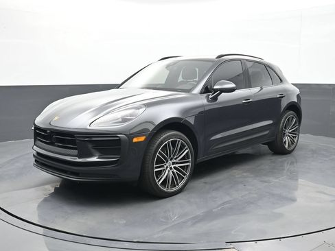 Certified 2025 Porsche Macan AWD/4WD image 1