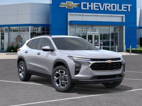 New 2026 Chevrolet Trax LT w/ Sunroof Package FWD image 7