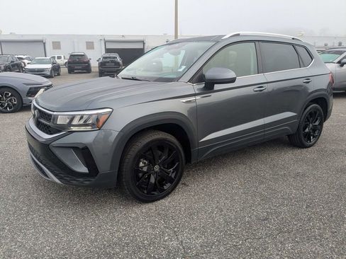 Used 2024 Volkswagen Taos SE image 8