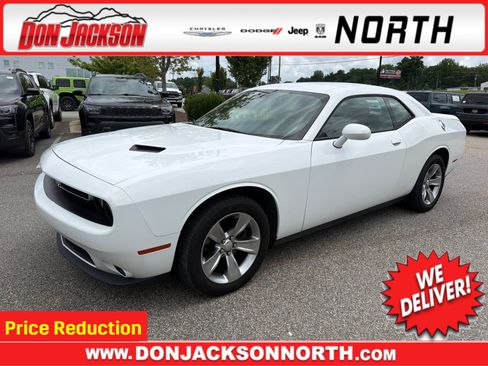 Used 2020 Dodge Challenger SXT RWD image 1