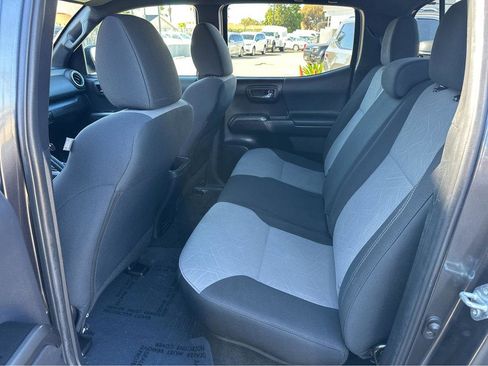 Used 2022 Toyota Tacoma TRD Off-Road image 10