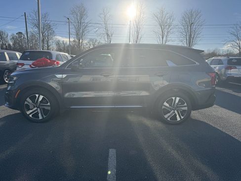 Used 2023 Kia Sorento EX image 3