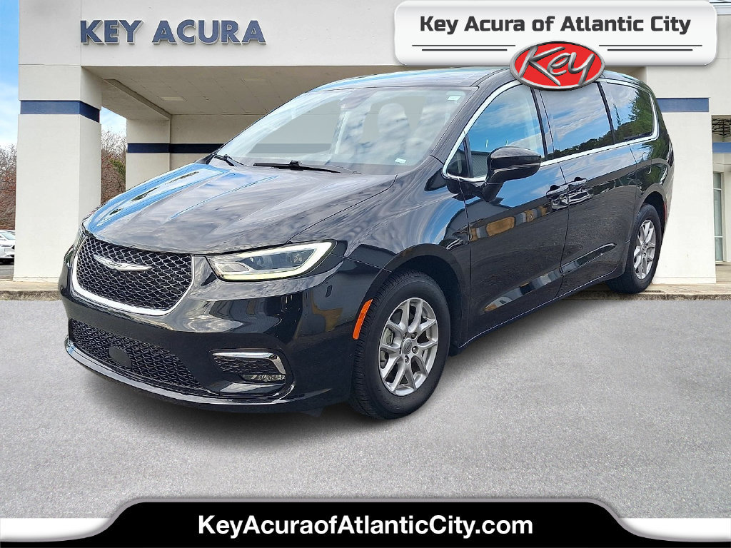 Used 2024 Chrysler Pacifica Touring-L FWD image 1