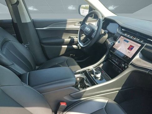 New 2023 Jeep Grand Cherokee Limited image 26