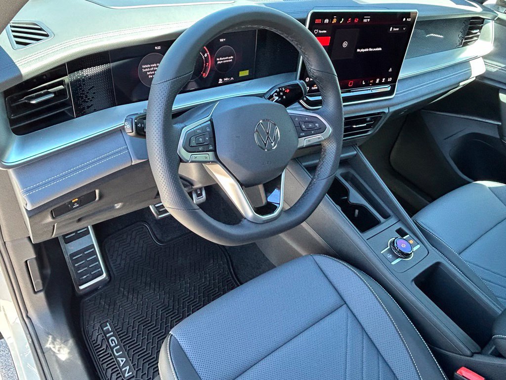 New 2026 Volkswagen Tiguan SE R-Line AWD/4WD image 17